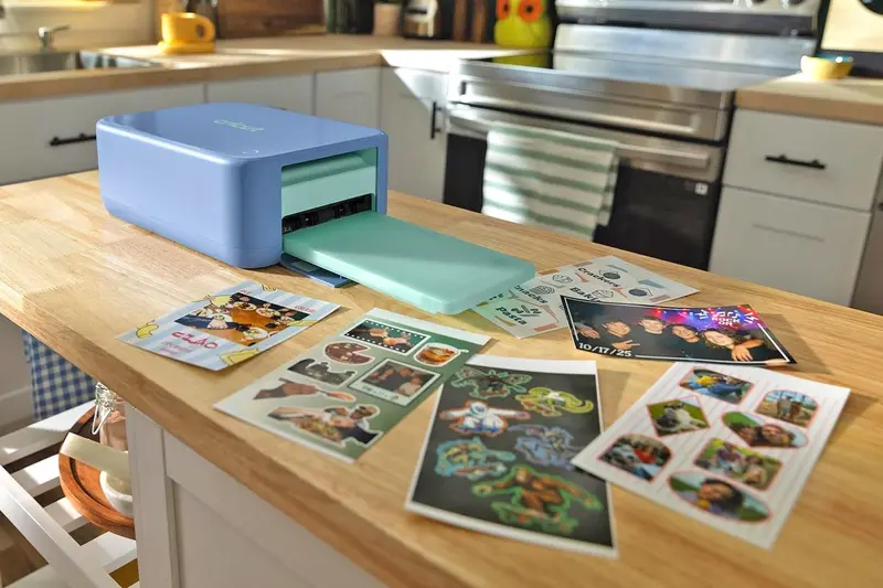 Cricut StickerPix: ஸ்டிக்கர்களை பிரிண்ட், கட் மற்றும் லேமினேட் செய்யும் புதிய காம்பேக்ட் மிஷின்