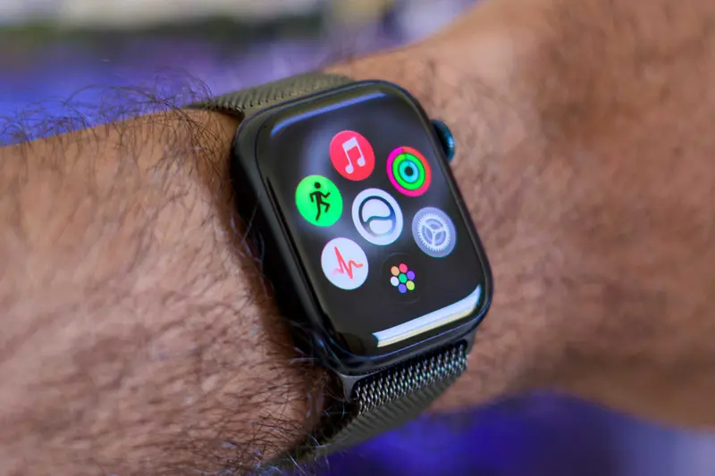 Apple Watch-ல் மல்டிடாஸ்க் செய்பவரா நீங்கள்? உடனே watchOS 27-க்கு அப்கிரேட் செய்யாதீர்கள்!