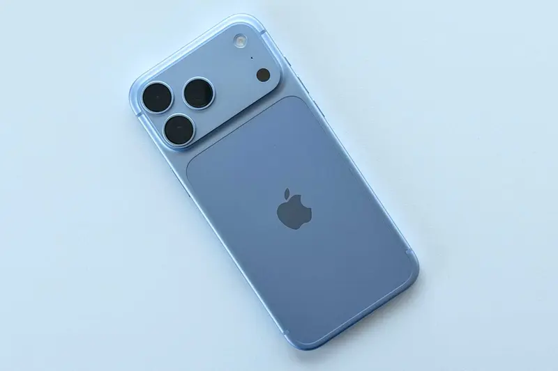 iPhone 18 Pro Freeze Bug: திரை பதிலளிக்காமல் இருப்பது, Face ID பிரச்சினை
